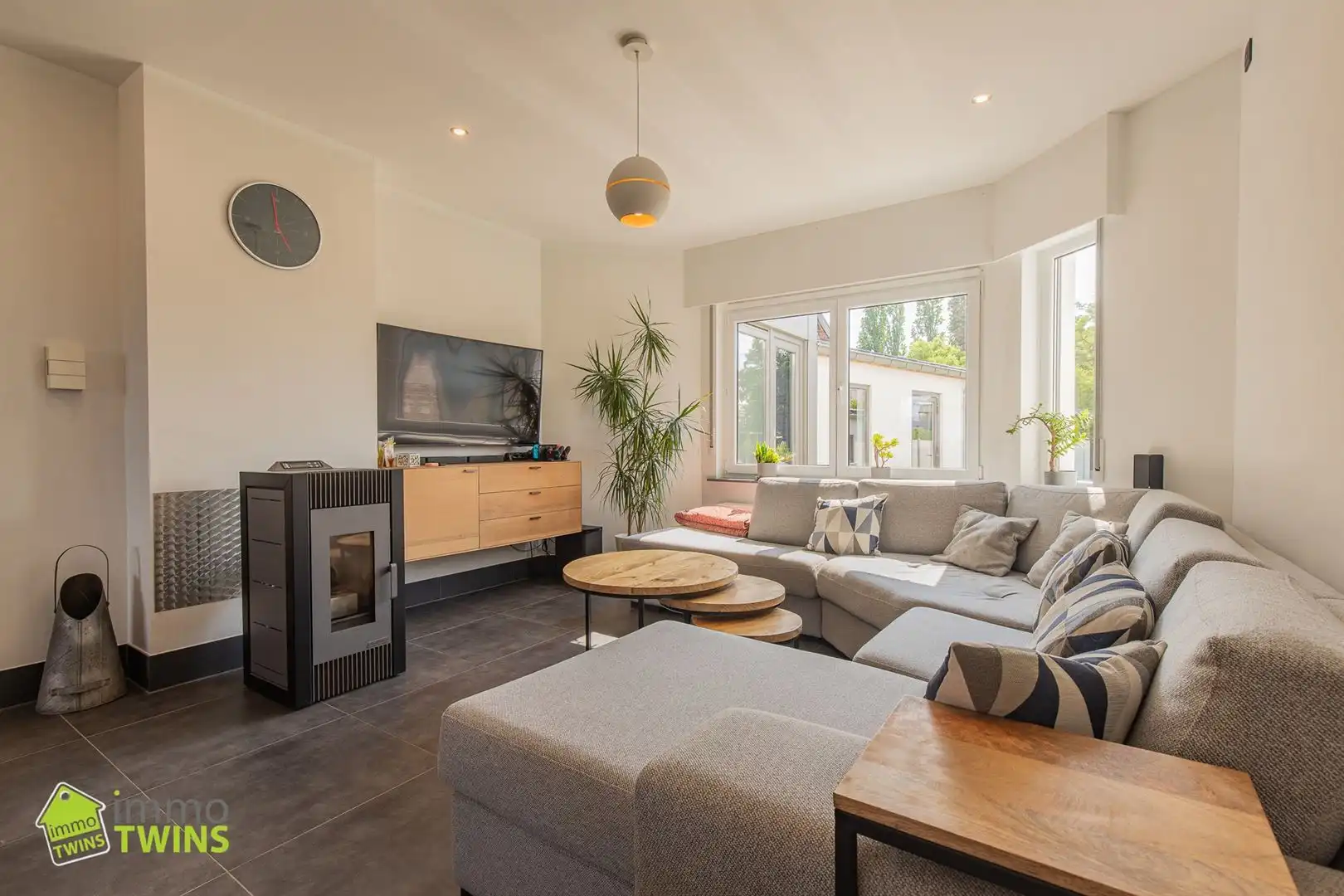 Ruime, energiezuinige gezinswoning met 275 m² bewoonbare oppervlakte, prachtige tuin en tal van extra's in Dendermonde (Oudegem) foto 2