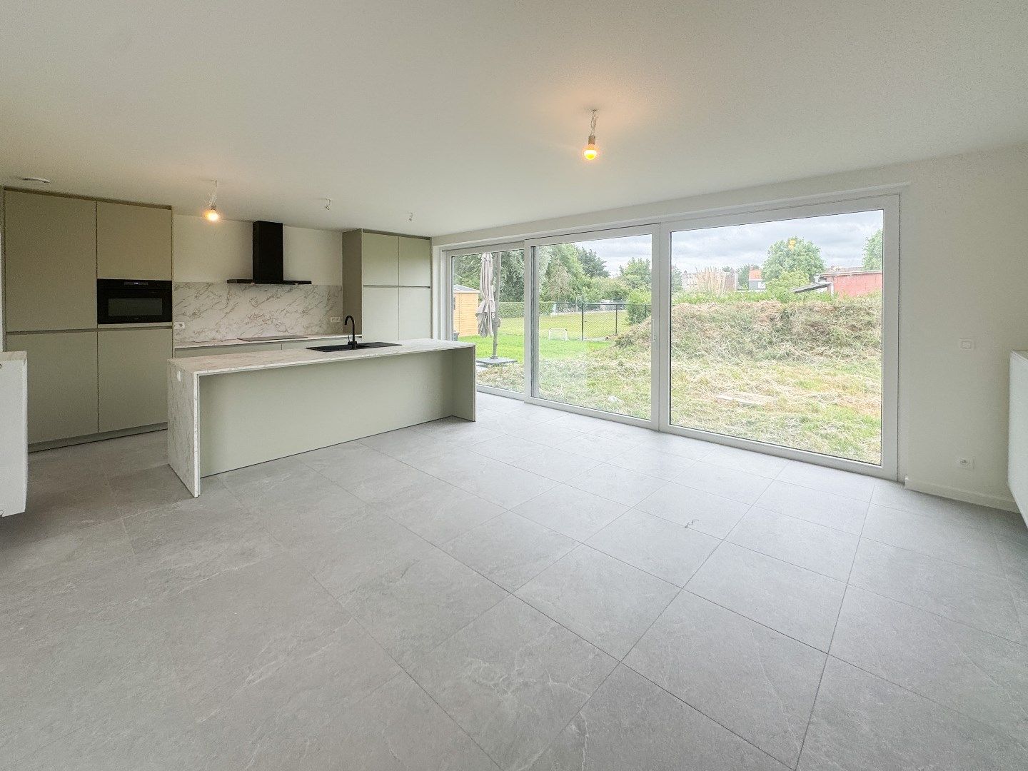 Prachtige halfopen nieuwbouwwoning met 3 slaapkamers in Houthulst foto 5