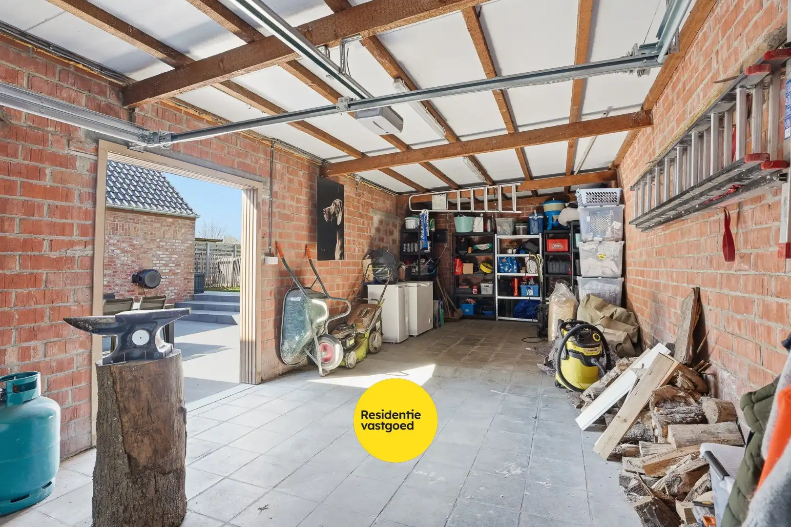 Volledig gerenoveerde alleenstaande woning op toplocatie in Zedelgem foto 23