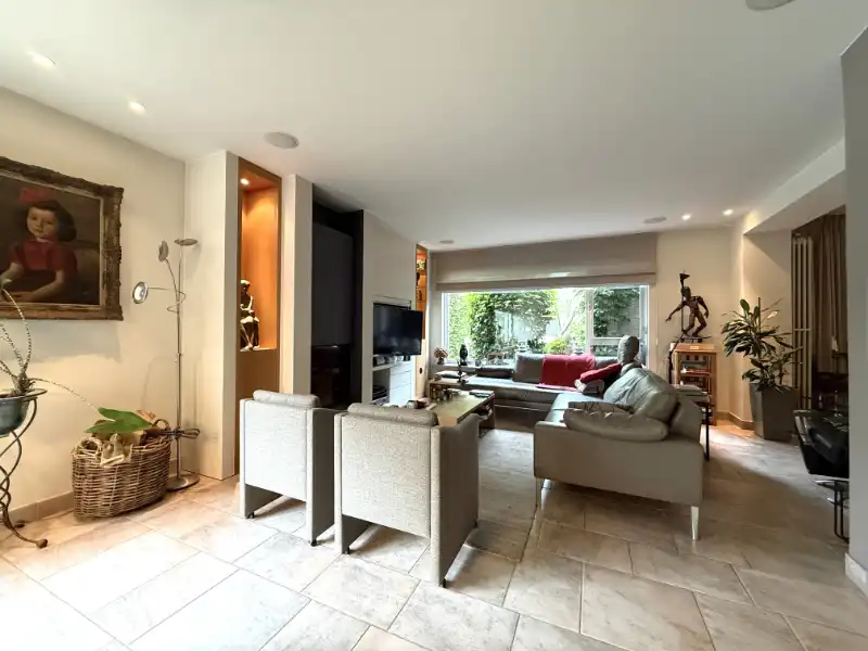 Ruime woning met kantoor en prachtige tuin op toplocatie foto 11