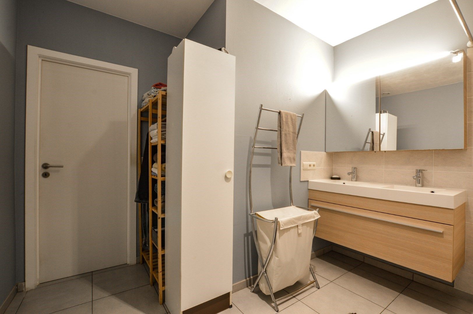 Ruim gelijkvloers appartement (118 m²) in hartje Jabbeke! foto 7