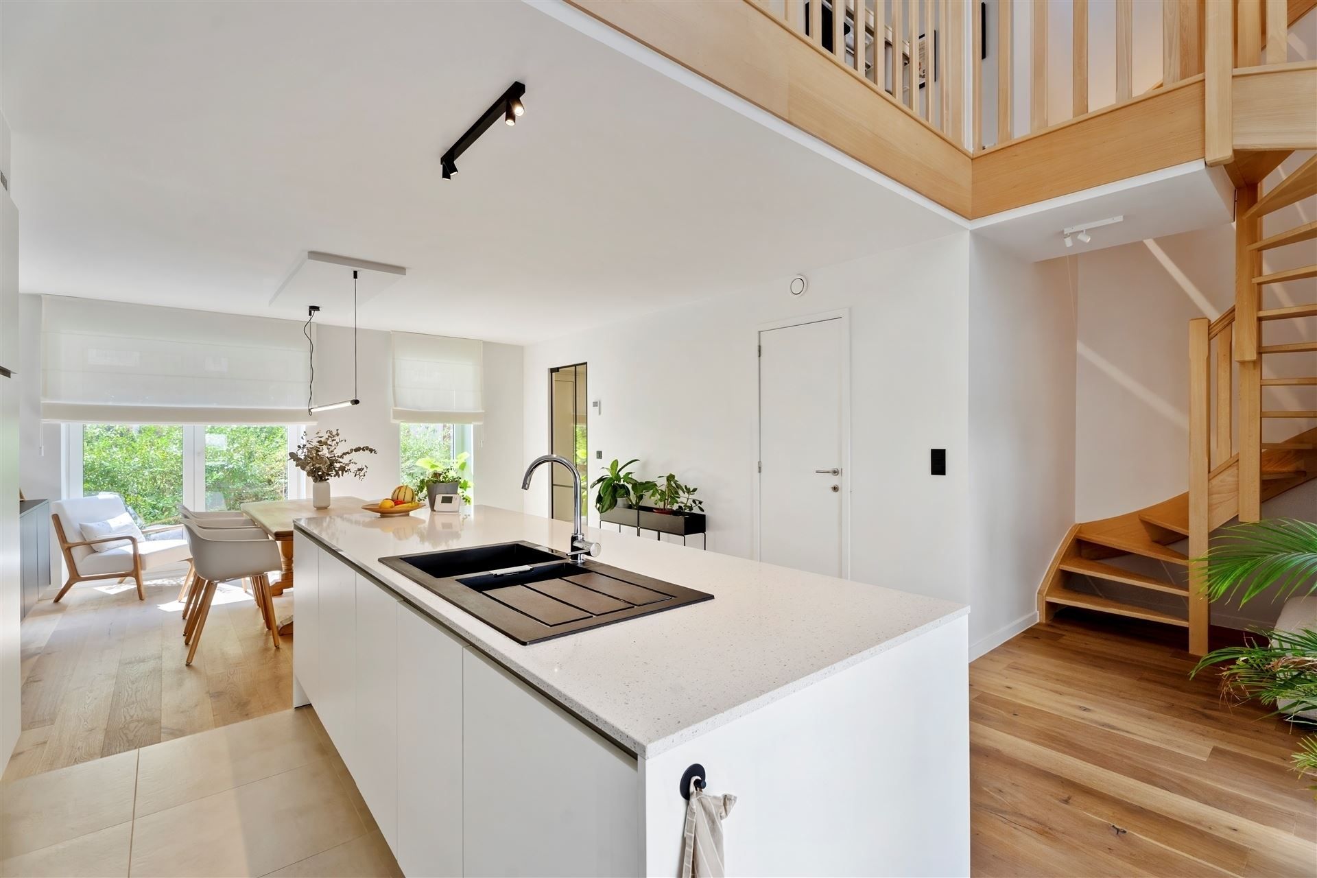 CENTRALE LIGGING / GROENE OASE foto 5