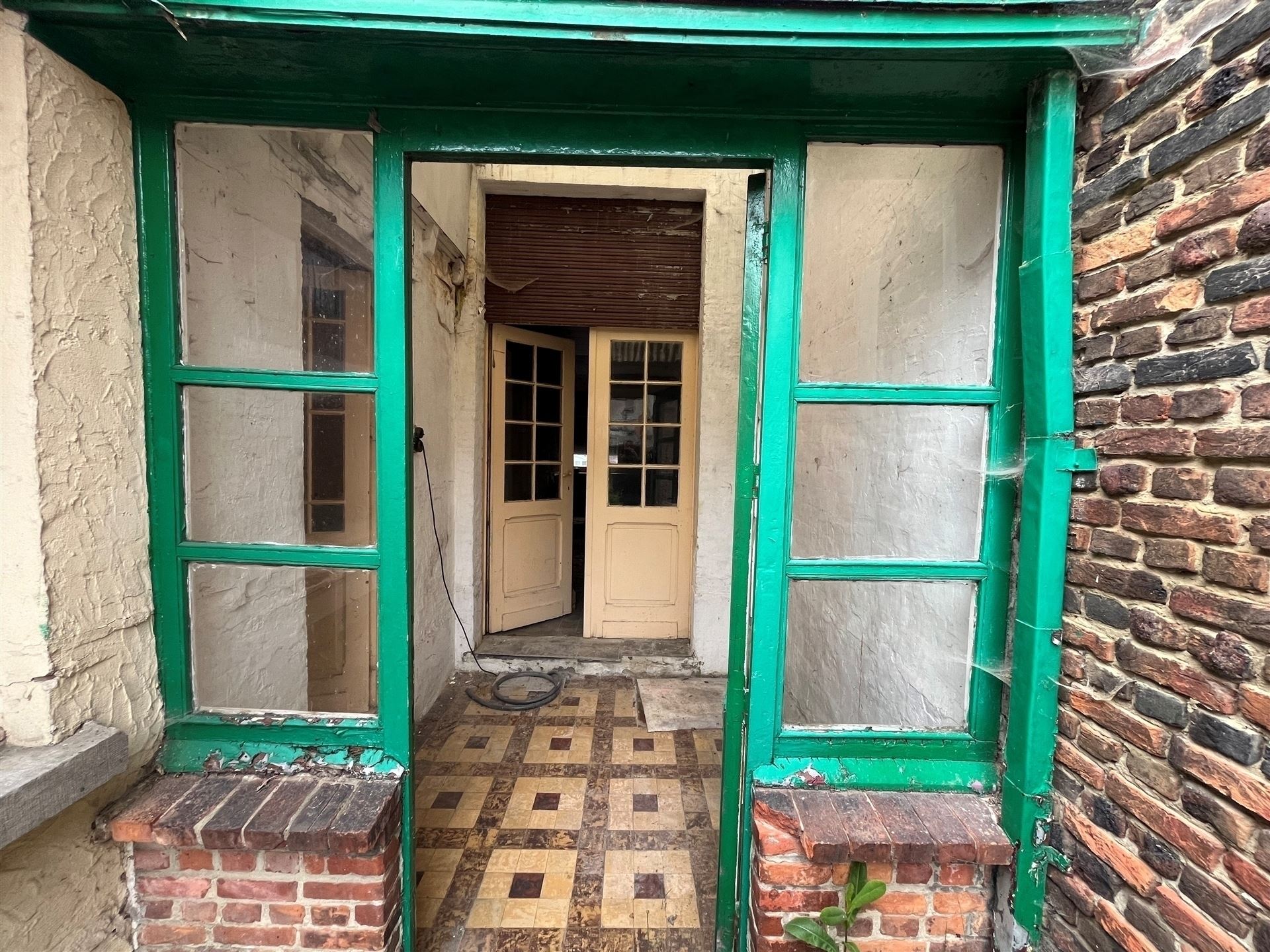 Totaal te renoveren gezinswoning met garage. foto 15