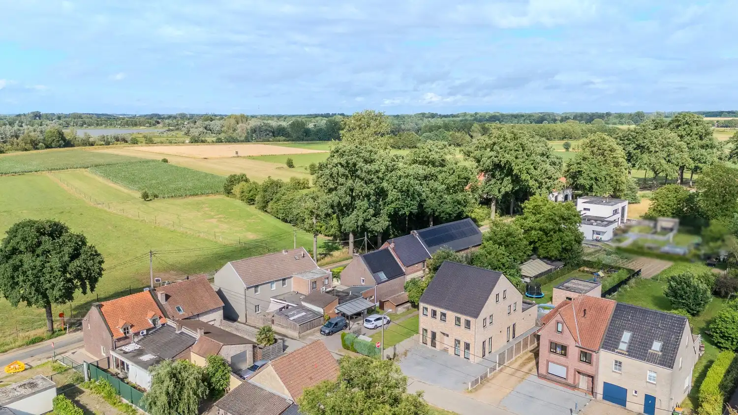 Ruime woning  op een perceel van 7a62ca met 5 slaapkamers en 2 badkamers in Stokkem foto 4