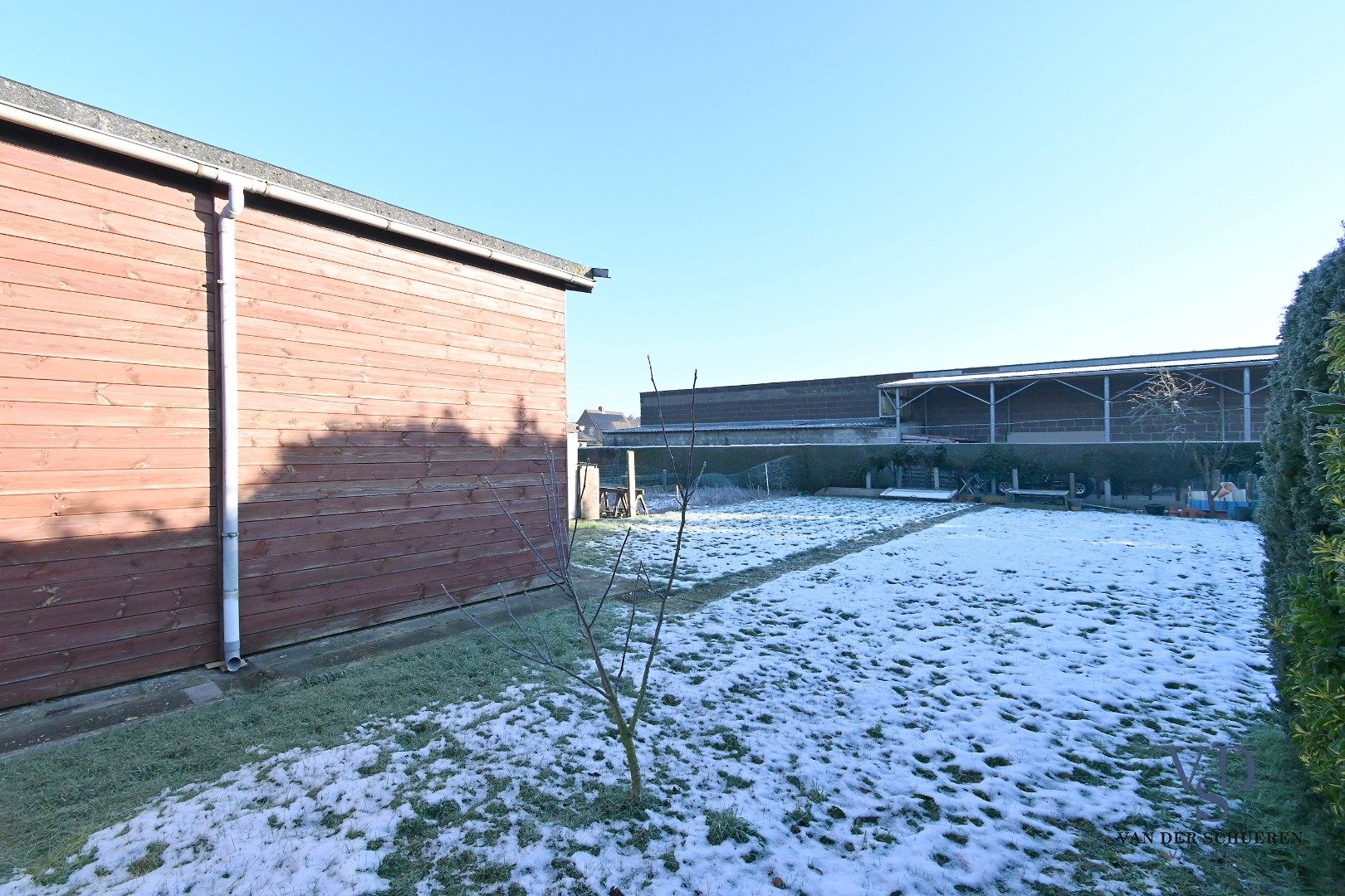 Degelijke bungalowwoning gelegen in een rustige verkaveling foto 29