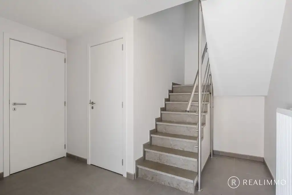 Recente halfopen bebouwing met 3 slaapkamers foto 5