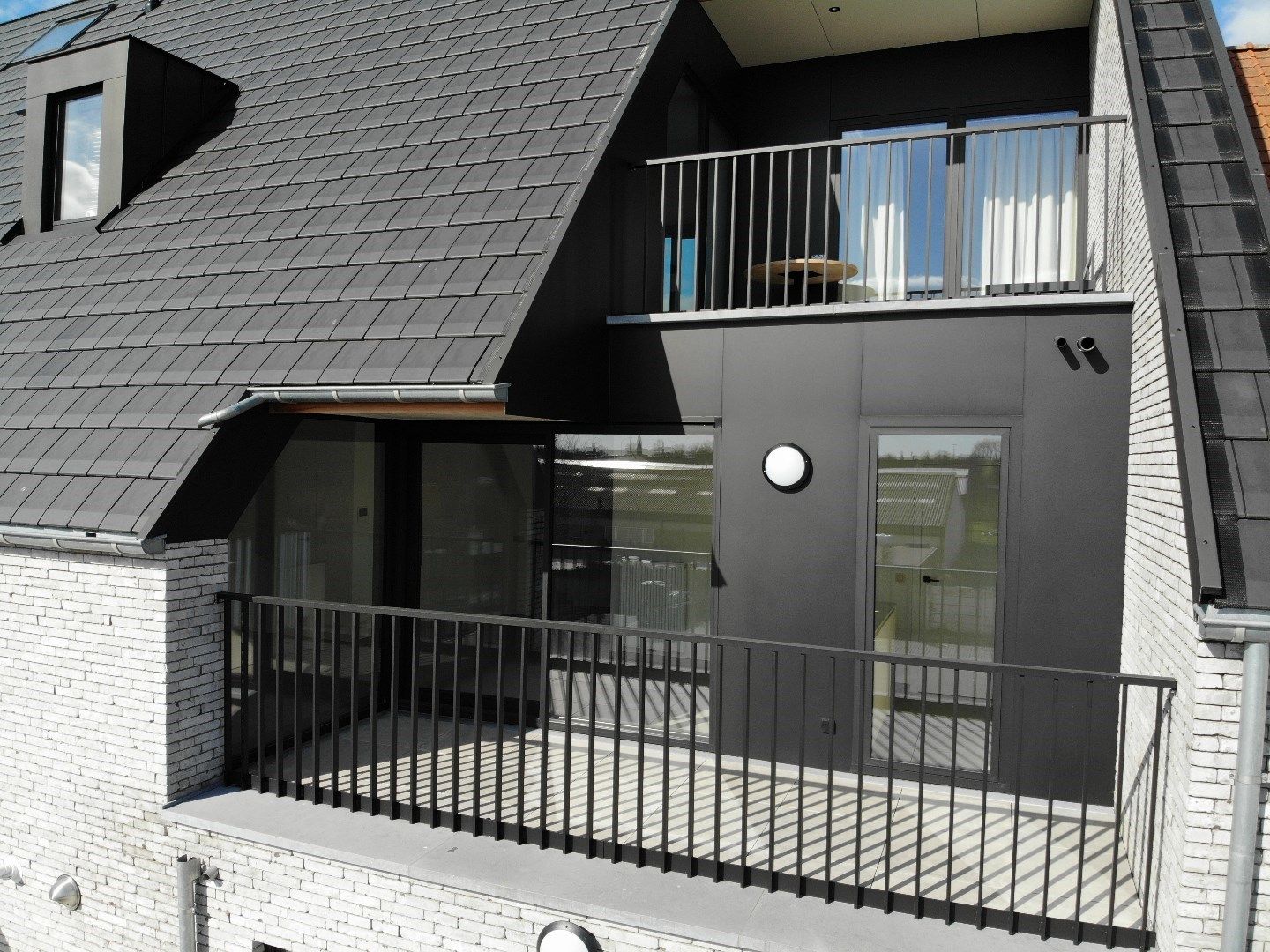 Recent appartement met groot zuid-gericht terras, staanplaats en drie kamers. foto 2