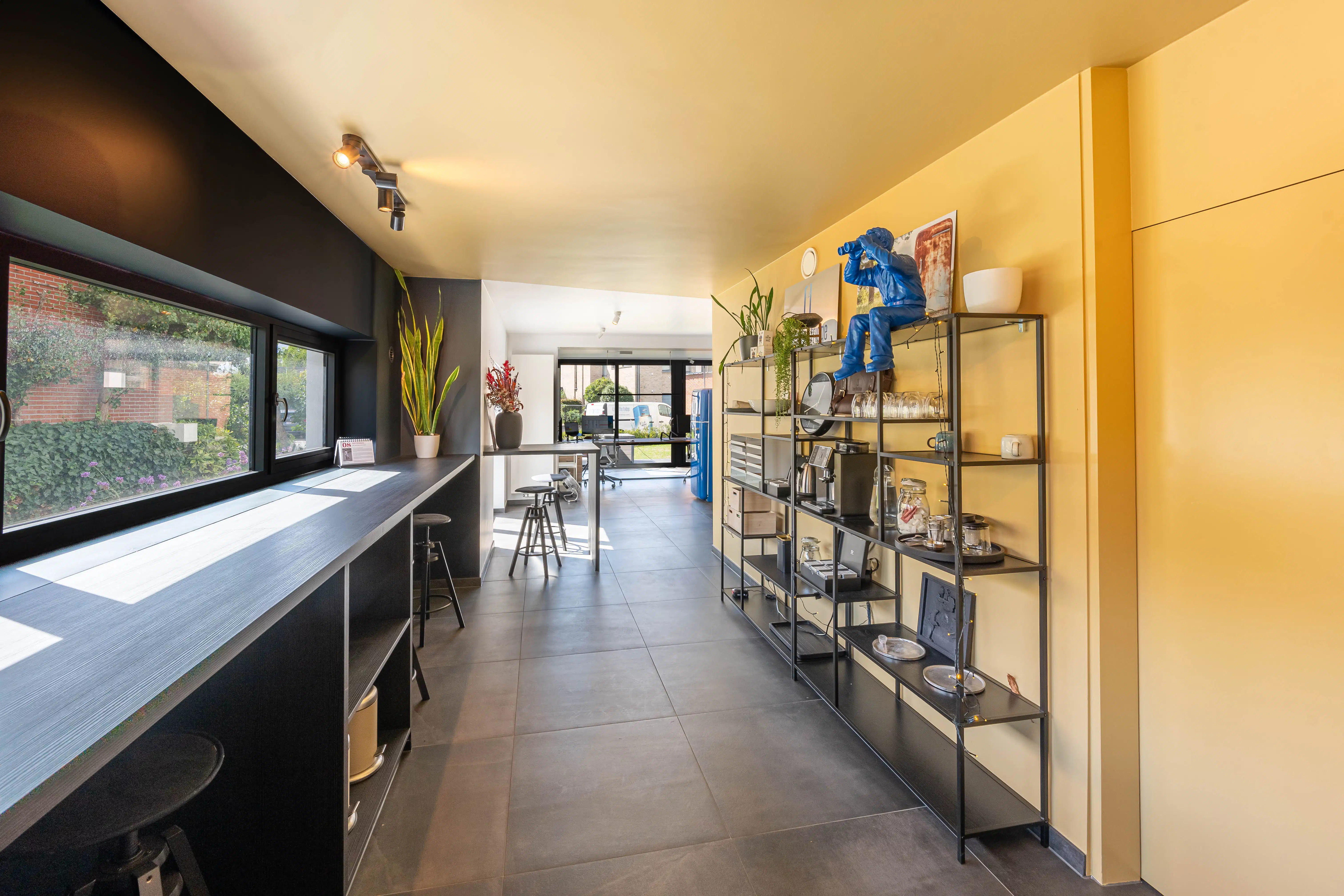 Knappe villa met kantoor, studio of praktijk mogelijkheden foto 9