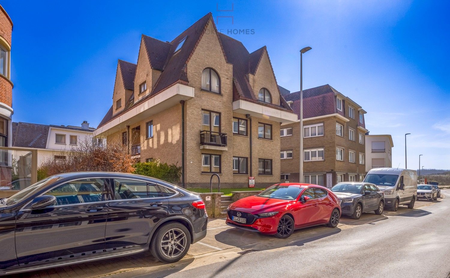 Mooi gerenoveerd hoekappartement in een villa-residentie vlakbij de zeedijk in Duinbergen foto 2