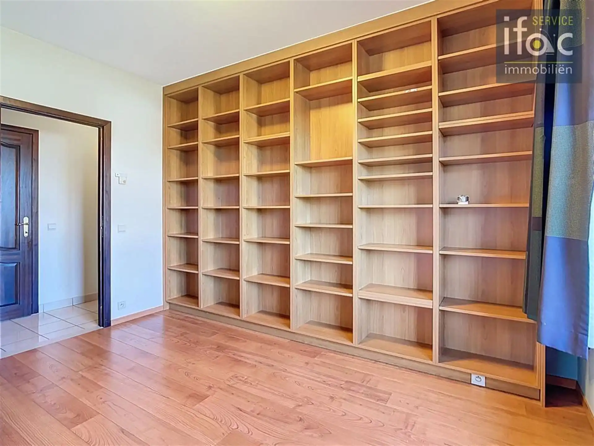 Ruim en klassevol gelijkvloers-appartement met 3 slaapkamers foto 11