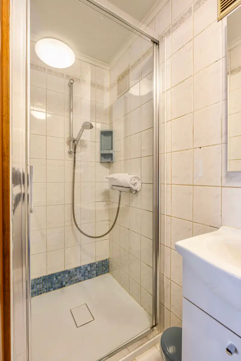 WONING MET 9 KAMERS en 9 BADKAMERS foto 20