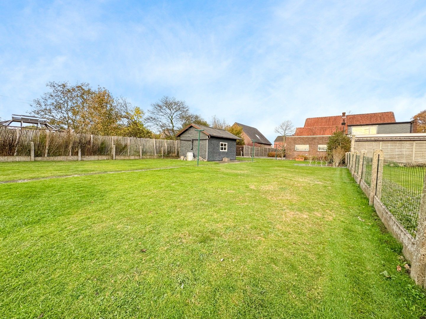 Charmante rustig gelegen woning met ruime tuin en garage! foto 4