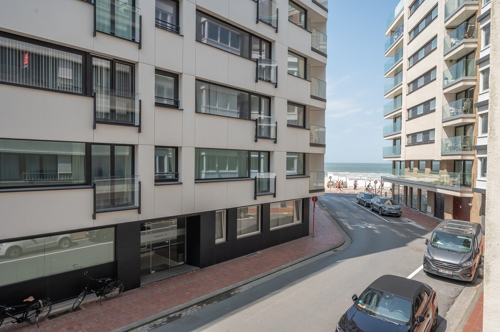 Prachtig gerenoveerd appartement met zijdelings zeezicht in hartje Knokke. foto 2