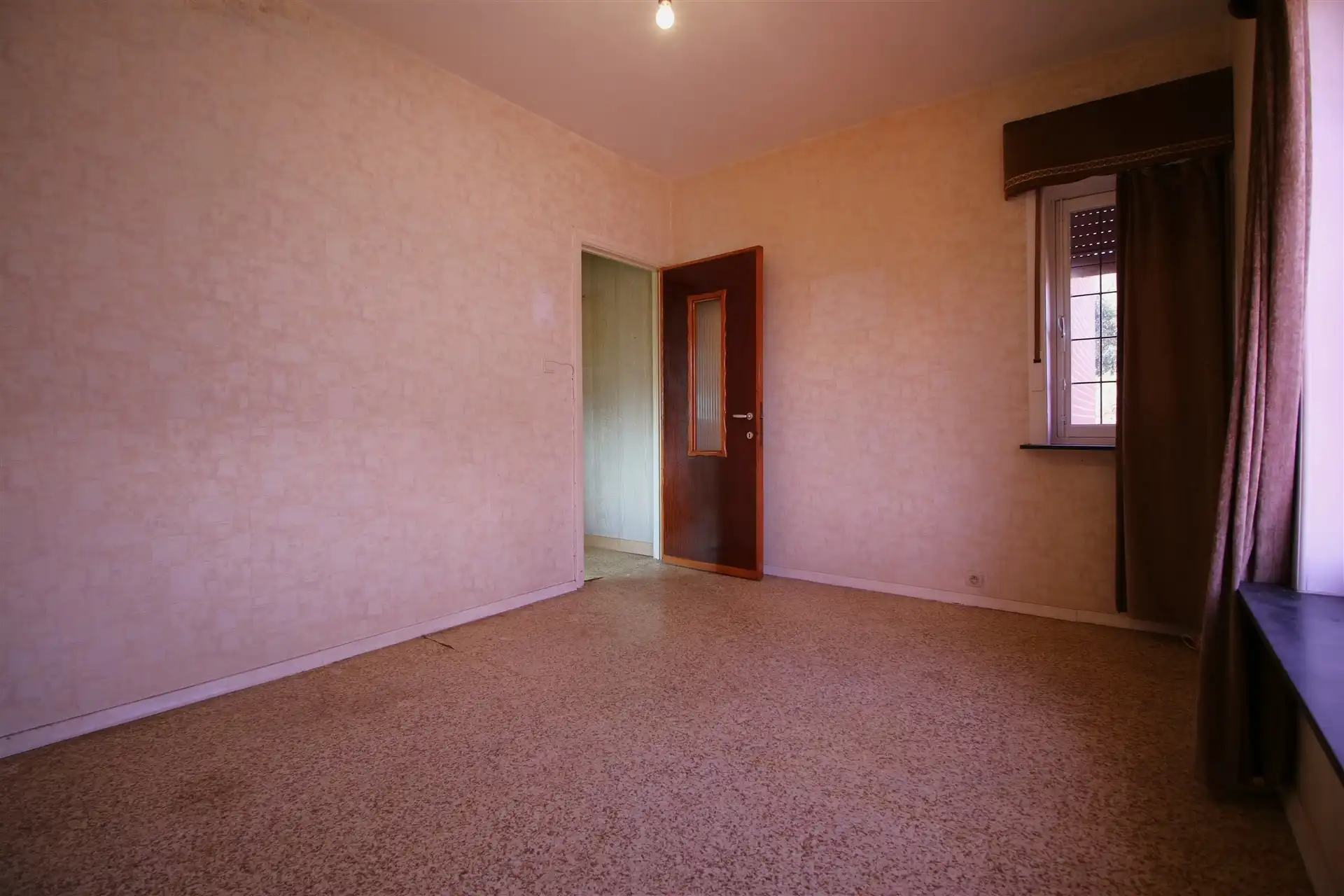 Te renoveren woning in doodlopende straat foto 17