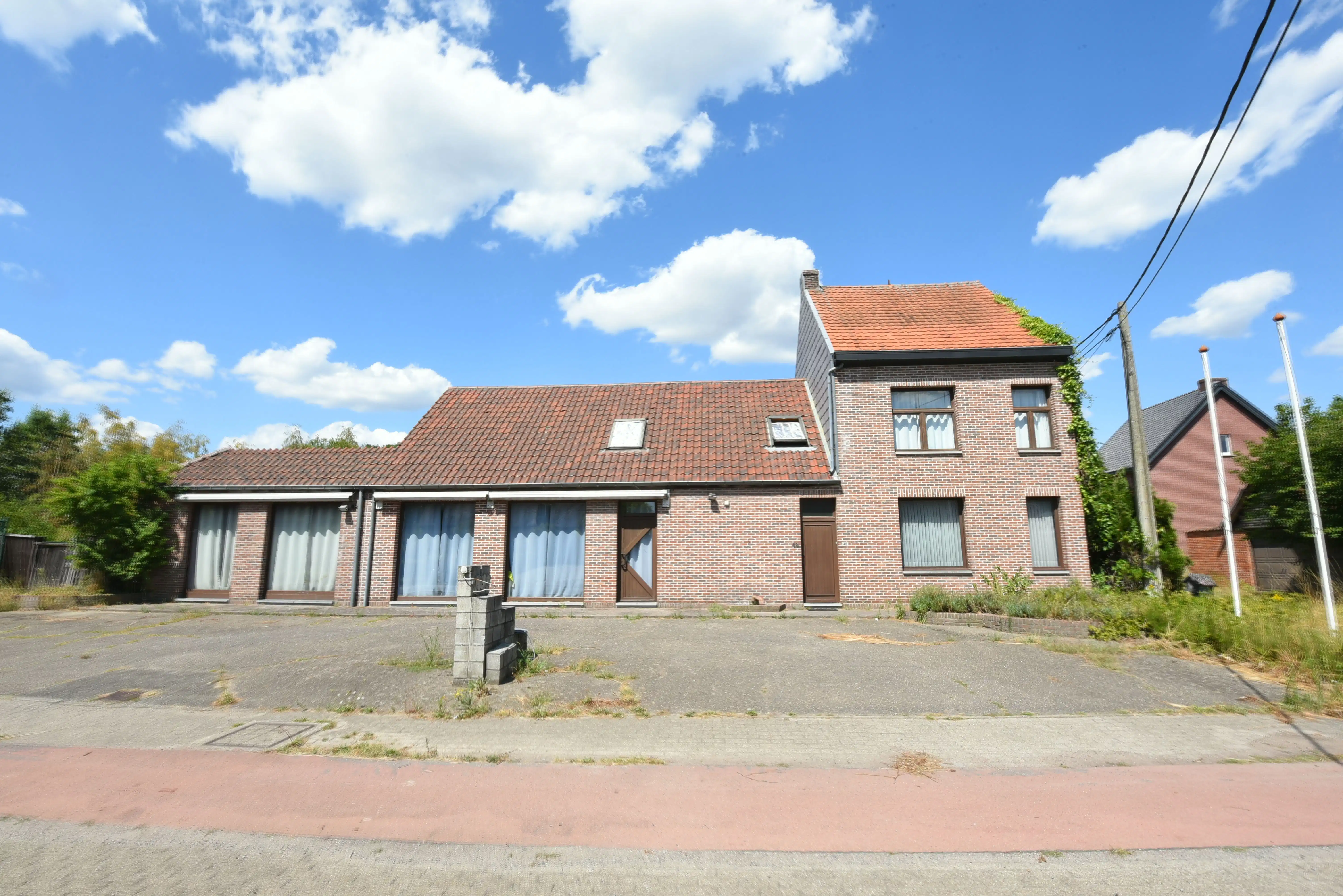 Hoofdfoto van de publicatie: Handels-woonhuis Te Koop