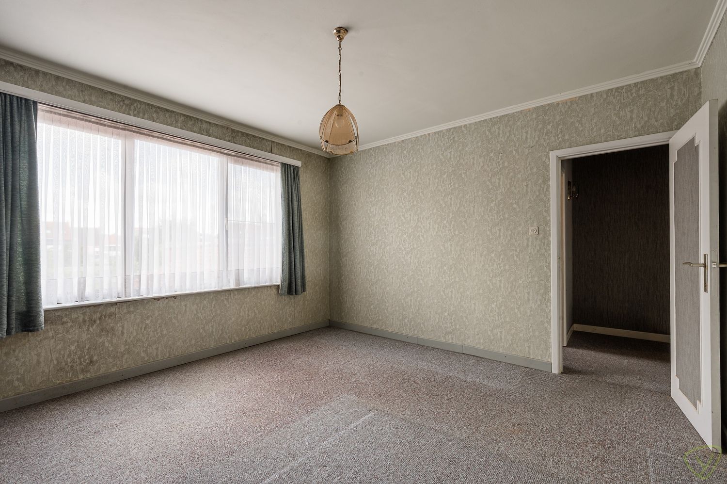 Te renoveren gezinswoning met zonnige tuin op rustige locatie foto 13