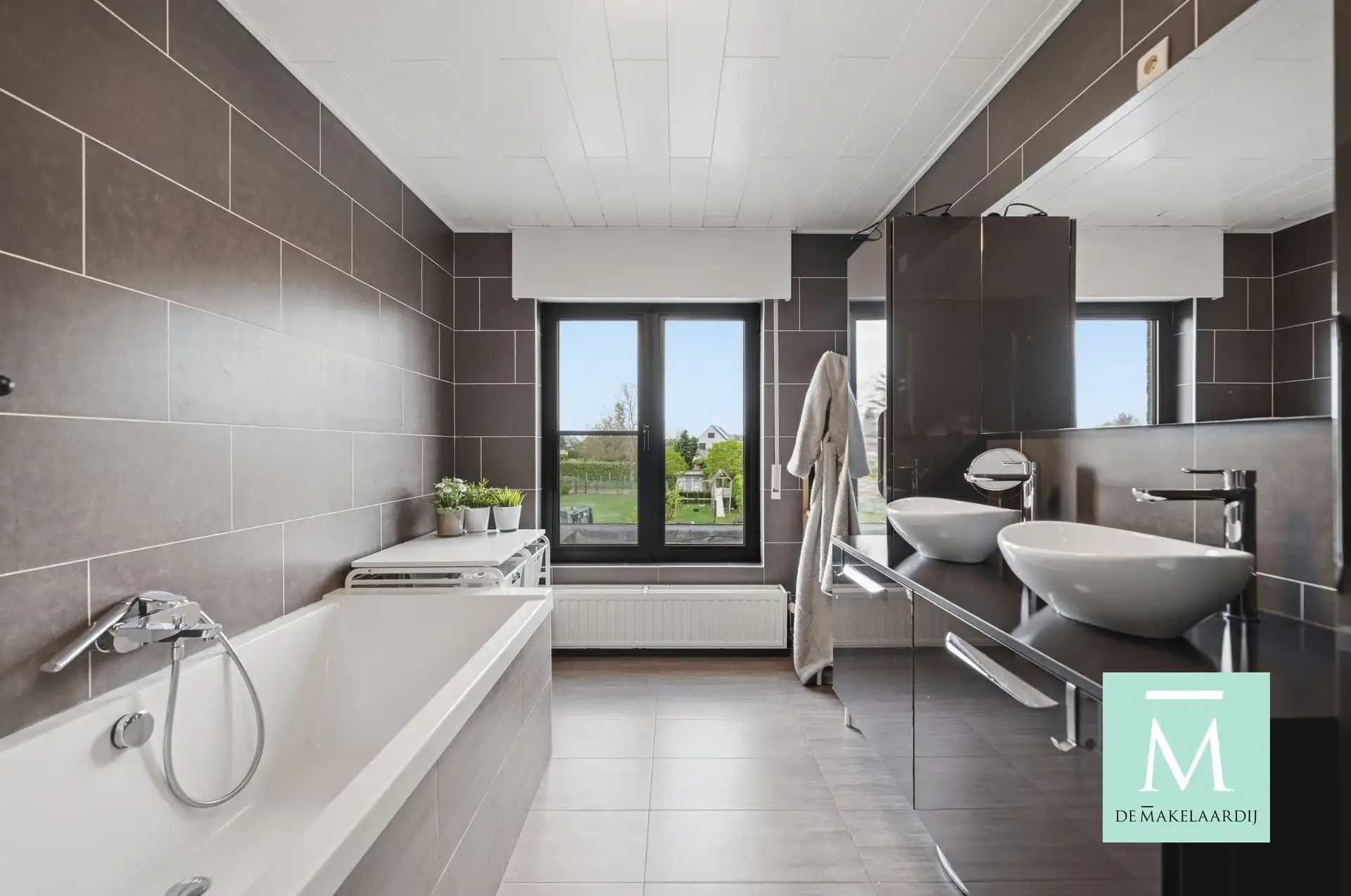 Instapklare woning met 5 slaapkamers en zeer aangename tuin foto 13