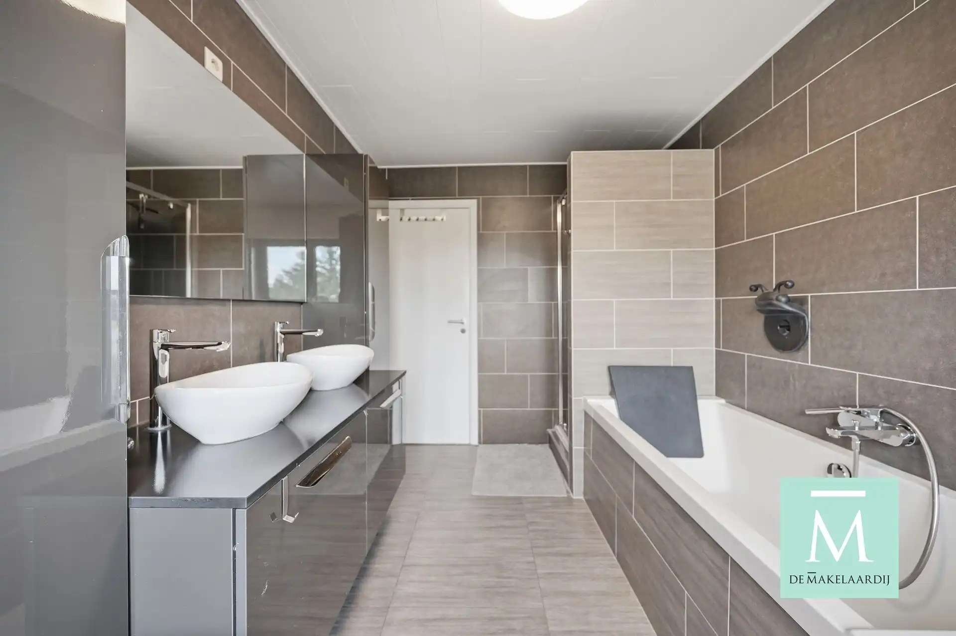 Instapklare woning met 5 slaapkamers en zeer aangename tuin foto 13
