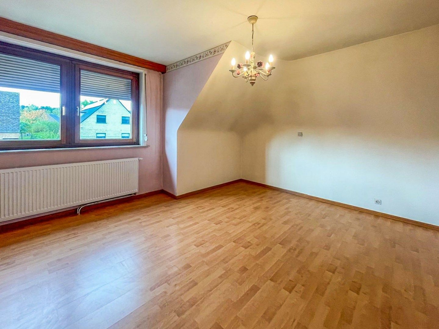 Te renoveren viergevelwoning met tuin foto 12