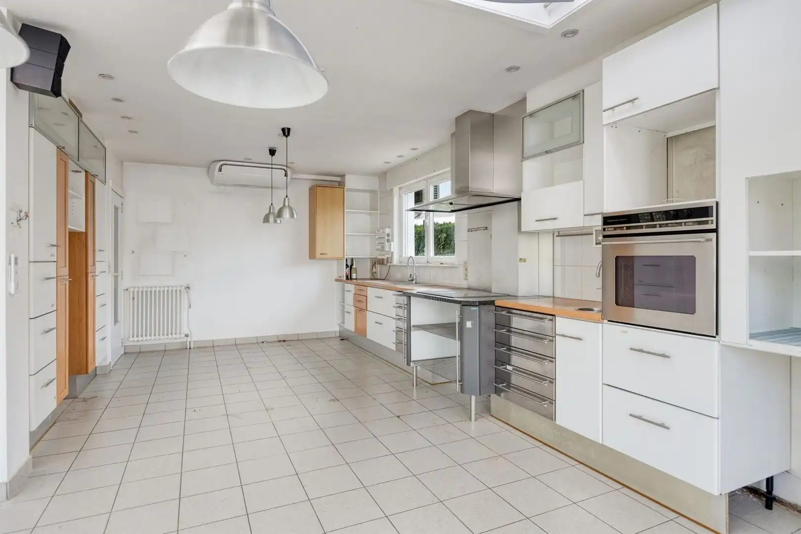 Villa met achterliggend kantoorgebouw foto 10