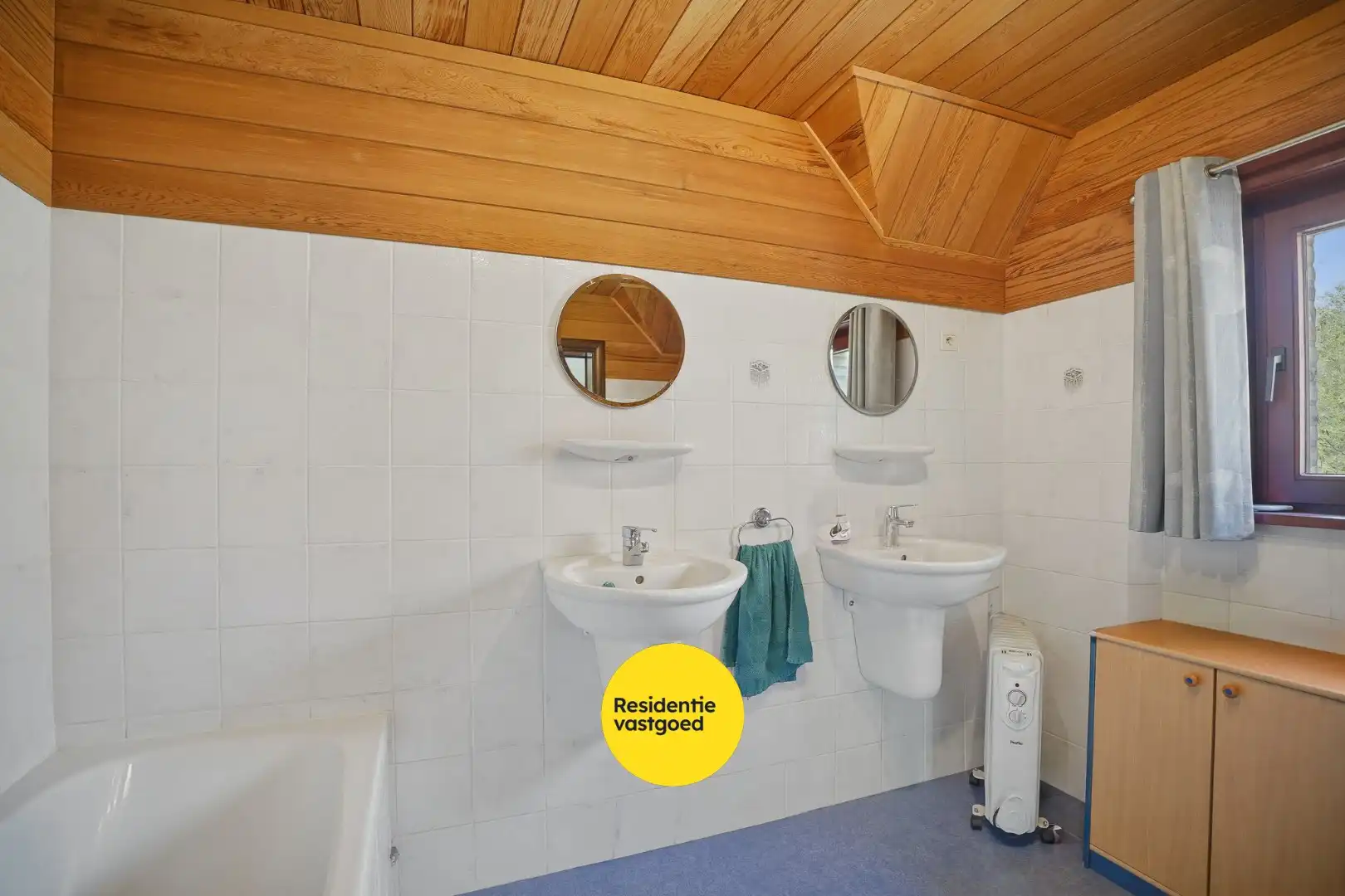 Open bebouwing met zonnige tuin in Sint-Michiels foto 16