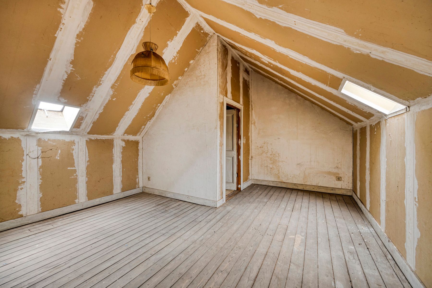 Te renoveren woning (3 slpk) met tuin. foto 8