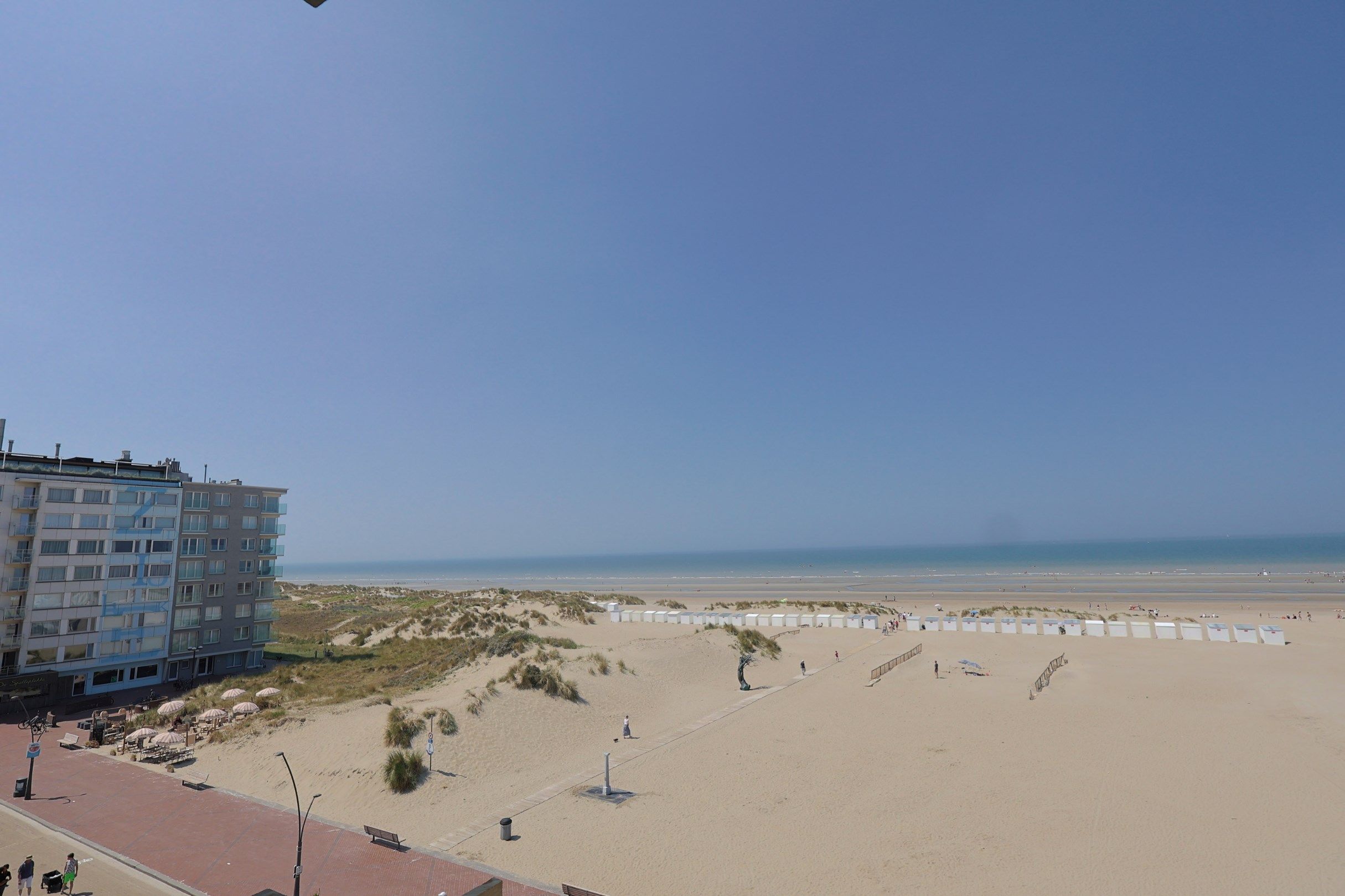 De res. Pure Sea: 7 luxe appartementen met frontaal zeezicht in Oostduinkerke.  foto 11