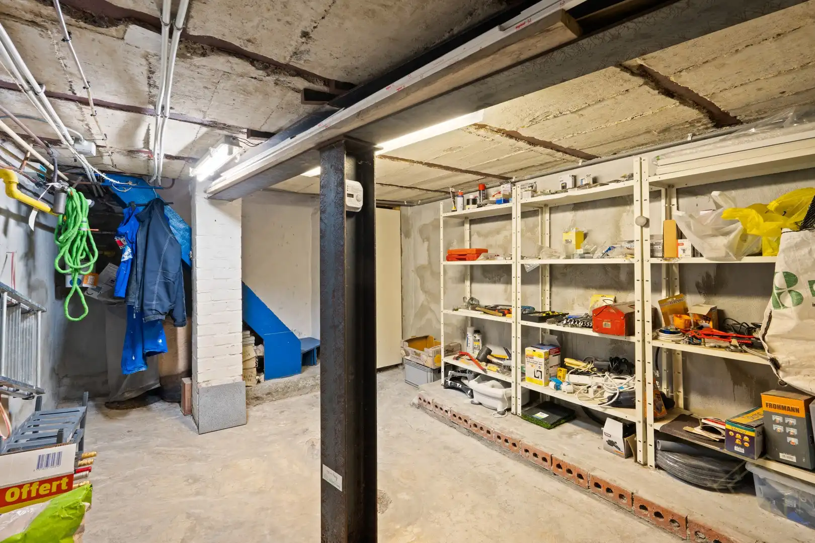 Commercieel pand met woonst – momenteel in gebruik als computerwinkel foto 11