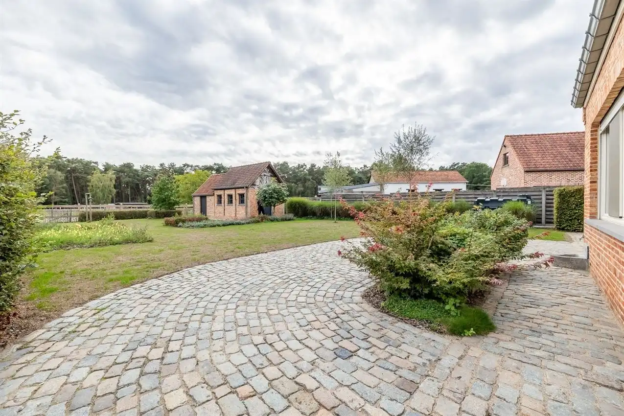Instapklare, verrassend ruimle woning in landelijke omgeving foto 40