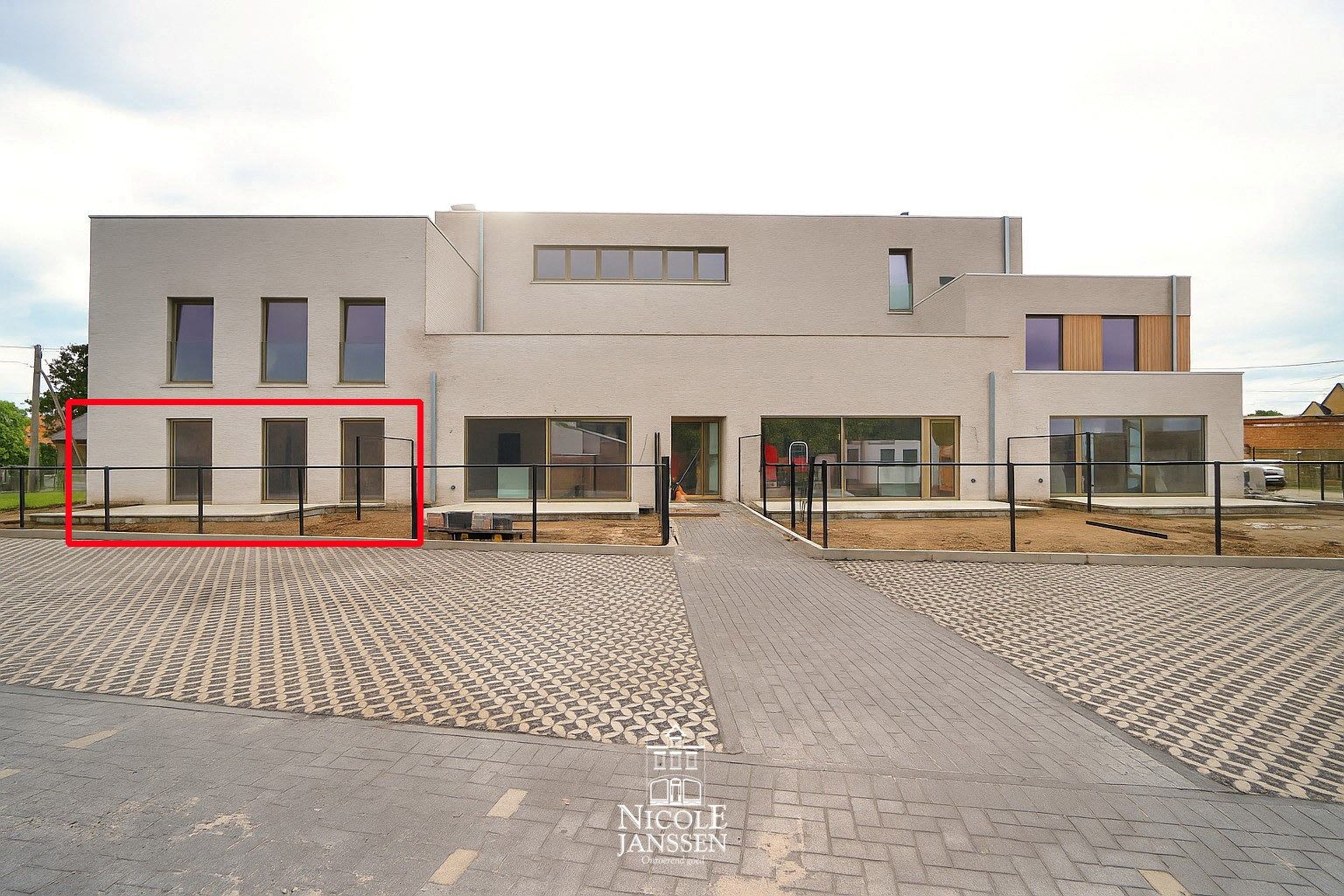 Gelijkvloers nieuwbouwappartement met tuintje en  twee autostandplaatsen foto {{pictureIndex}}