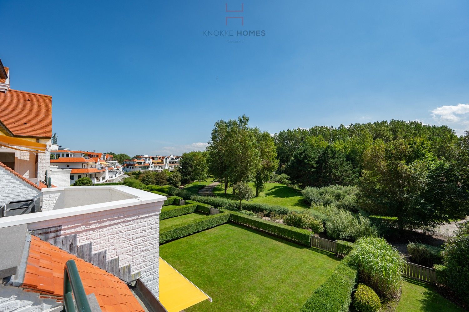 Prachtig hoekappartement met grote terrassen in het prestigieuze domein "Tennis Gardens", Zoute. foto 12