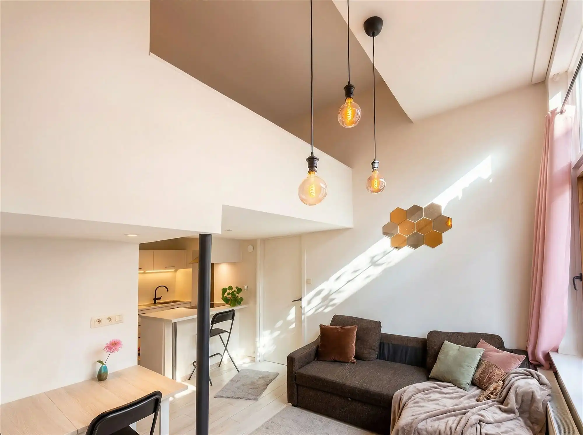 Opbrengsteigendom aan de Marnixplaats. foto 3