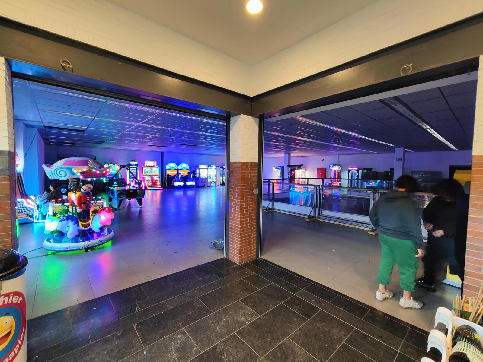 Shopping Center den Tir foto {{pictureIndex}}