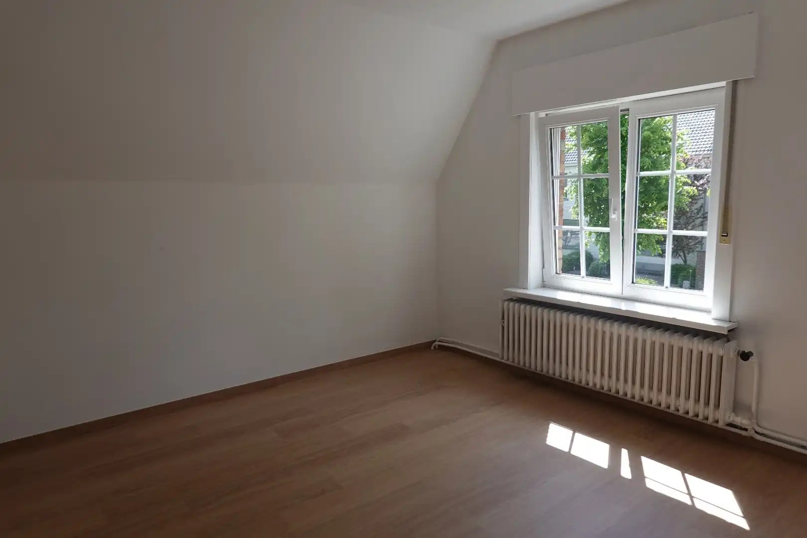 Te huur: ruime woning met 5 slaapkamers, tuin en garage foto 15