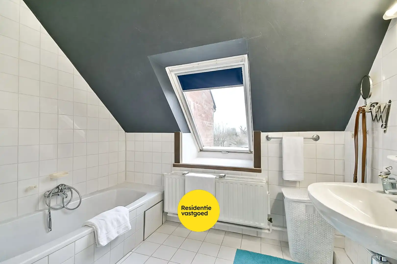 Zeer ruim duplex appartement met 3 slaapkamers in het centrum van Gistel foto 11