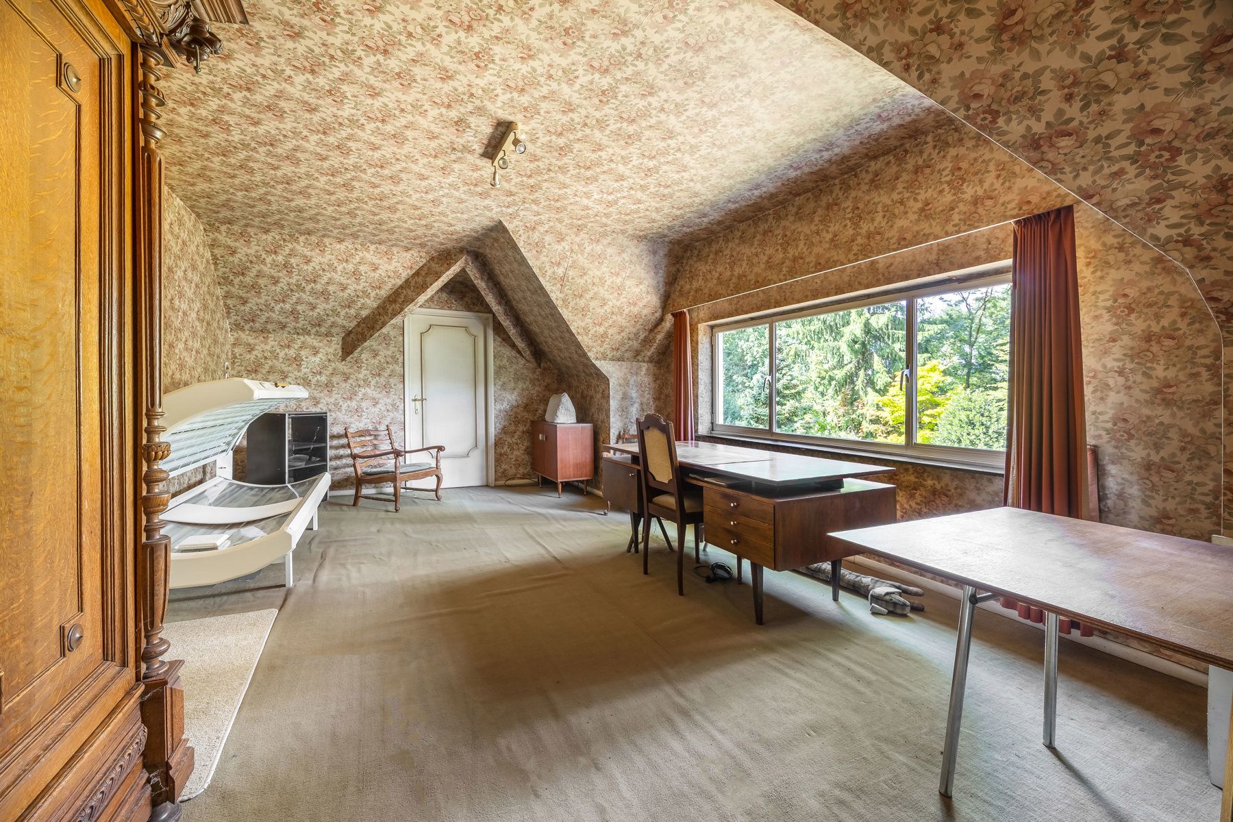 Te renoveren villa met veel potentieel foto 14