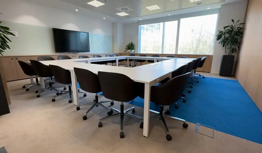 Gemeubelde kantoren met dienstverlening te huur in AA Tower te Zwijnaarde foto 6