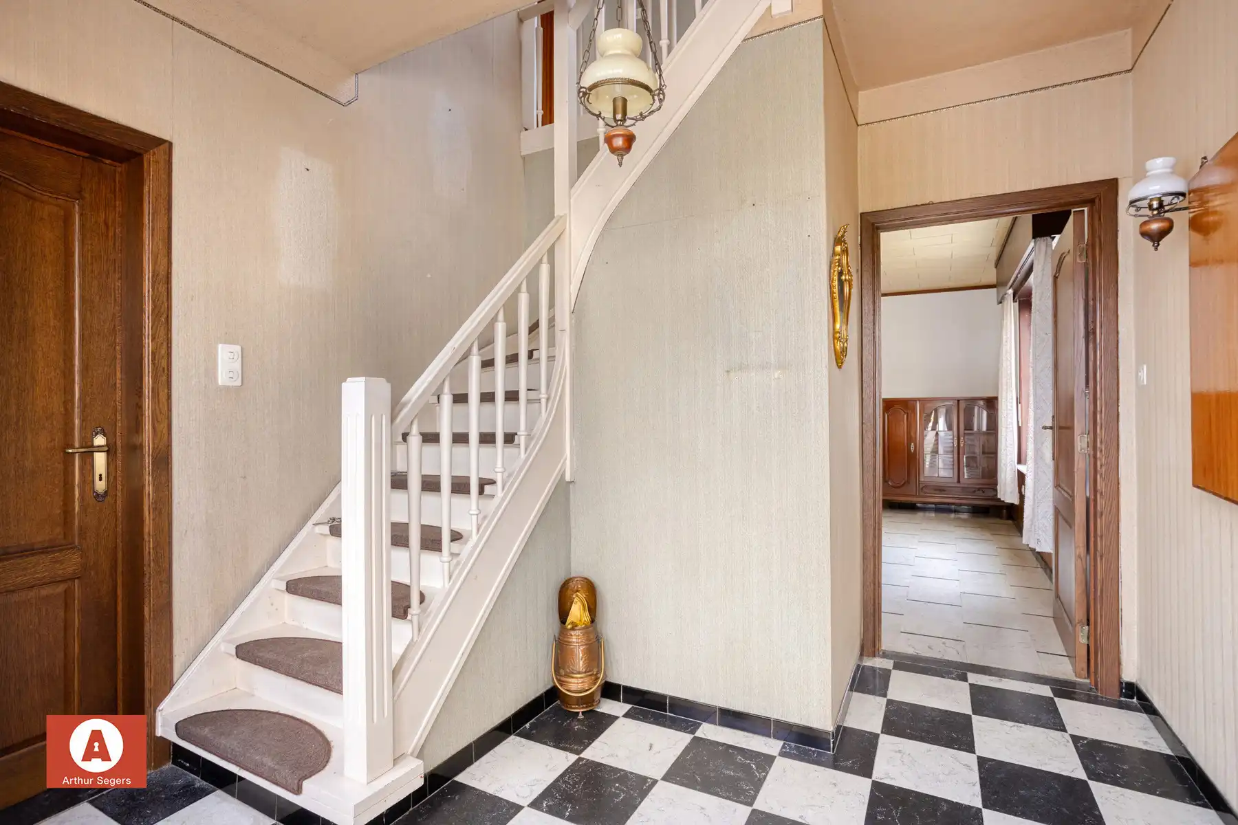 Halfopen bebouwing op zeer centrale ligging foto 3