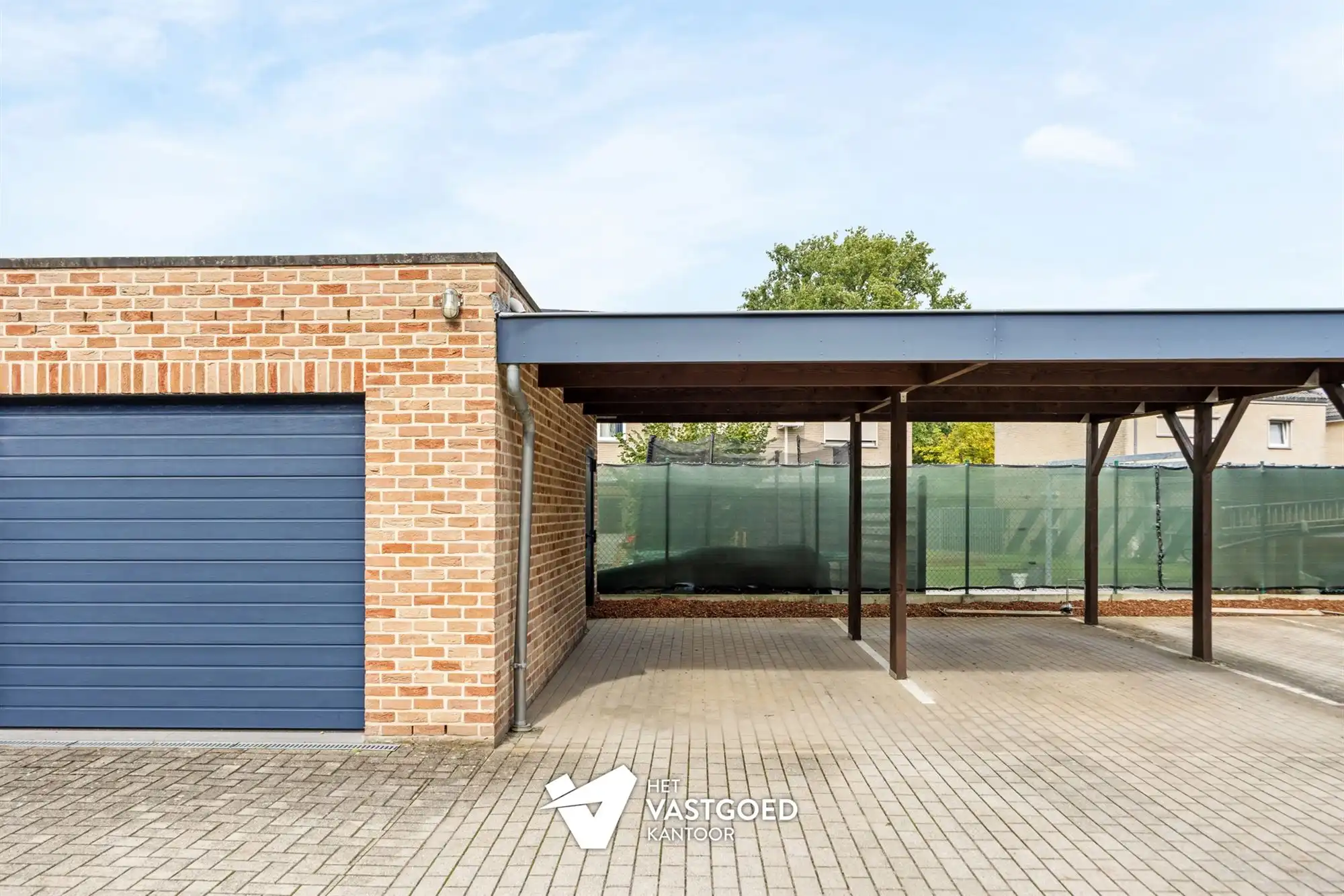 ZEER RUIM DUPLEX APPARTEMENT MET BIJHORENDE AFGESLOTEN GARAGEBOX EN 2 STAANPLAATSEN IN HET CENTRUM VAN OOSTHAM foto 26