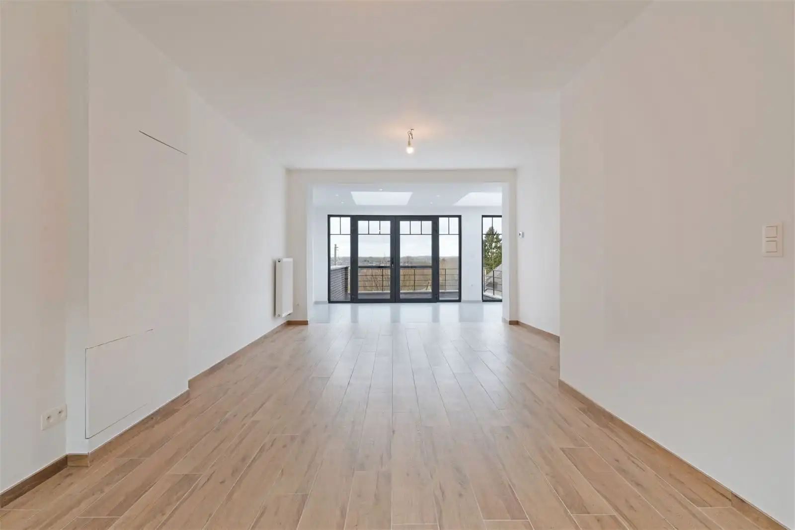 Instapklare volledig vernieuwde gezinswoning met tuin op 4are60 foto 2