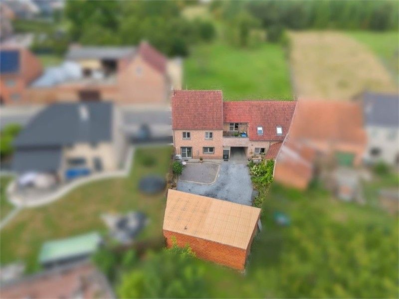 VERRASSEND RUIME GEZINSWONING MET GARAGE IN HEERS foto 36