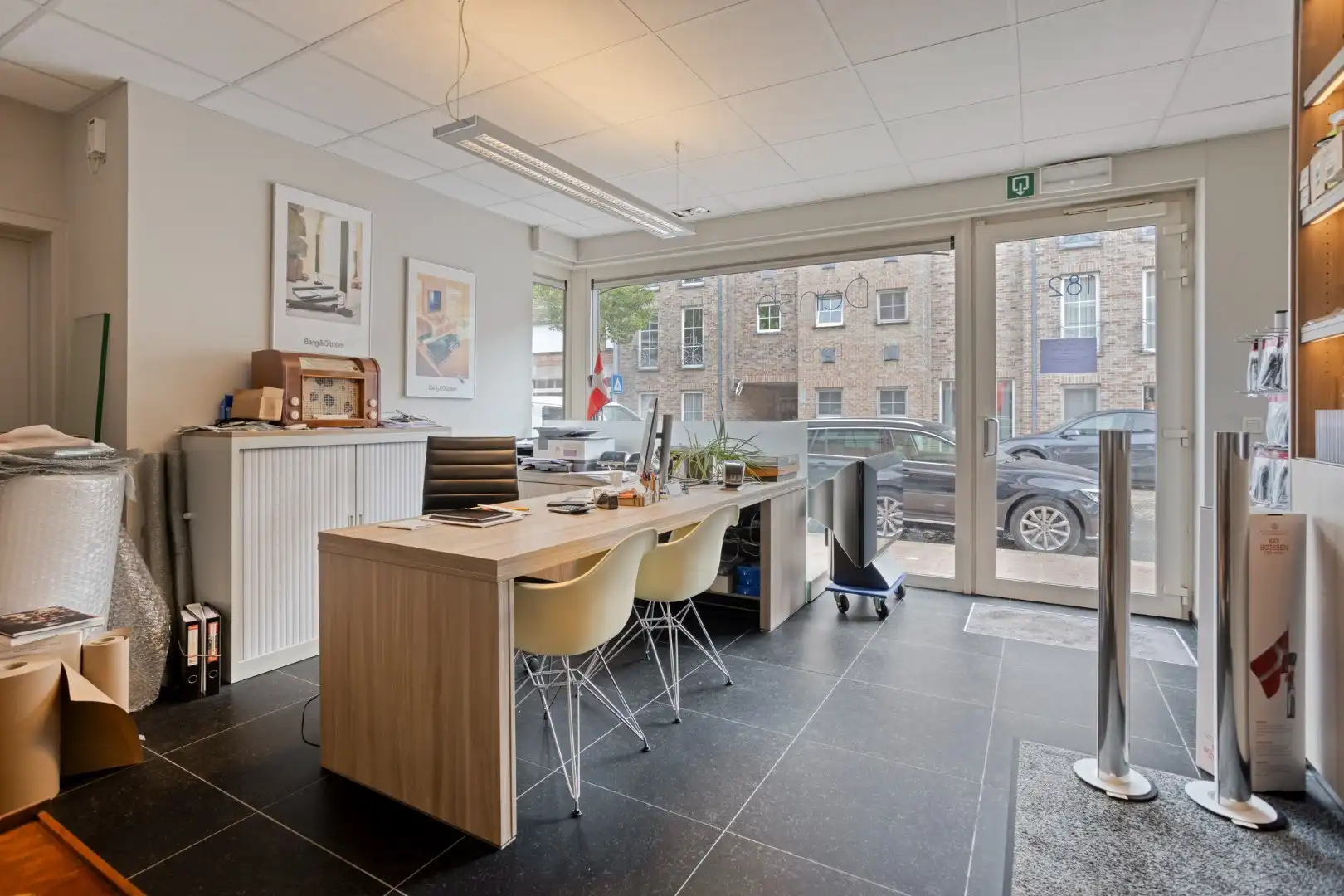 Instapklaar en goed gelegen handelsruimte van 126 m² kortbij het centrum van Geel !  foto 3