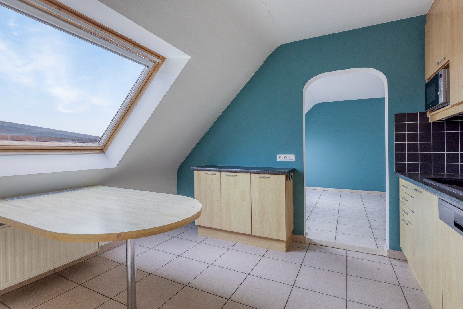 Riant dakappartement met terras en garage foto 9