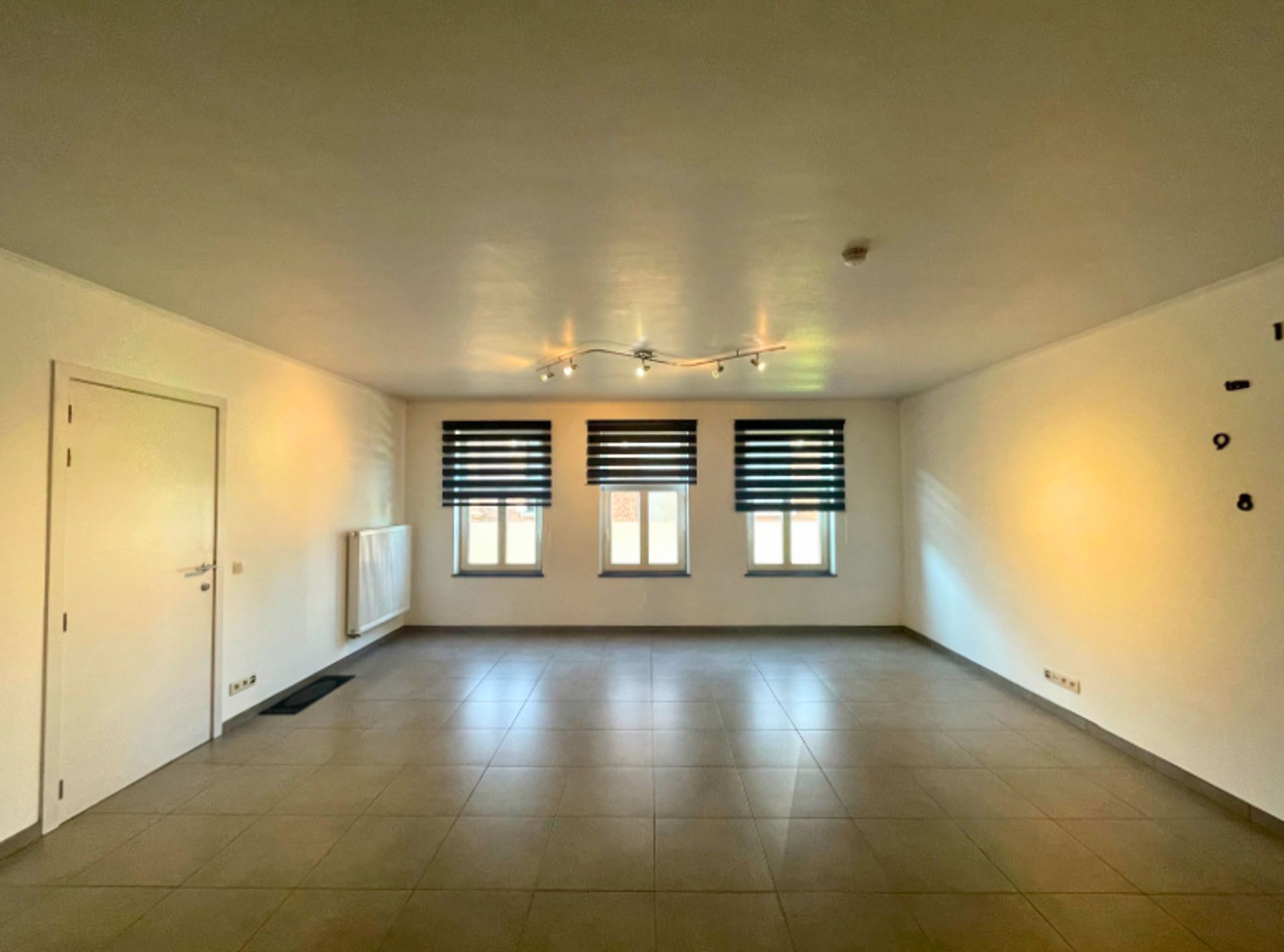 Ruim gelijkvloers appartement met tuin foto 2