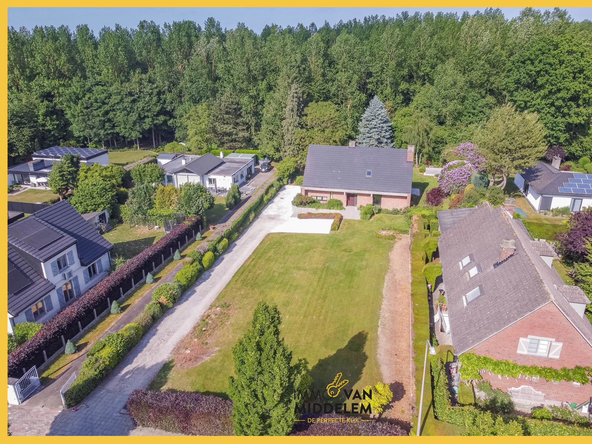 RUIME VILLA MET 4 KAMERS EN BUREAU IN EEN GROENE OMGEVING foto 2