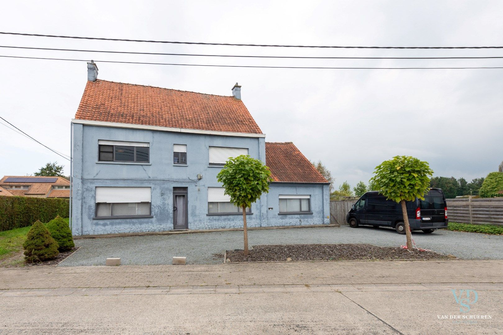 Hoofdfoto van de publicatie: Ruime woning met winkelgedeelte en atelier 