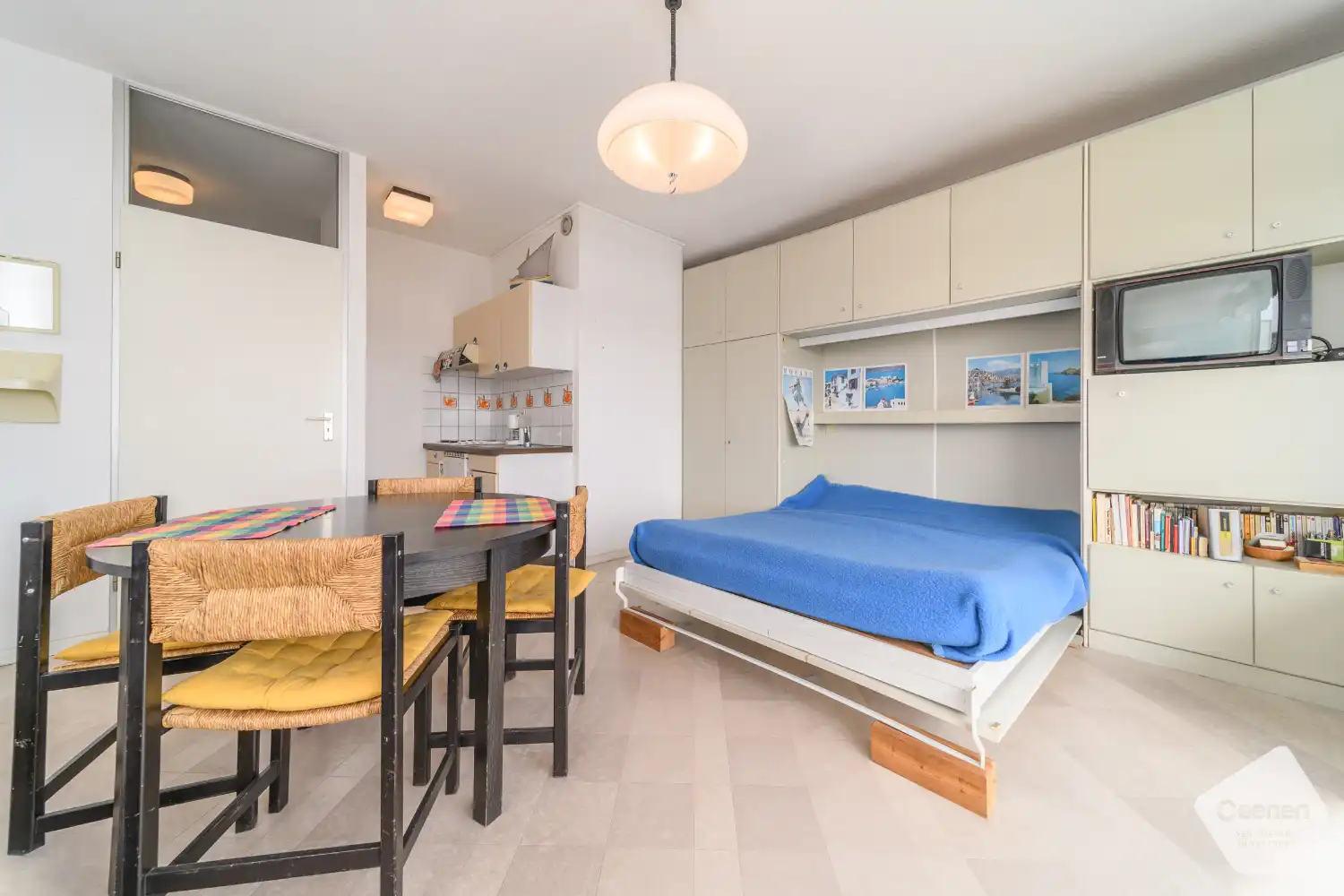 Te renoveren of op te frissen studio met zonnig terras en staanplaats inbegrepen foto 5