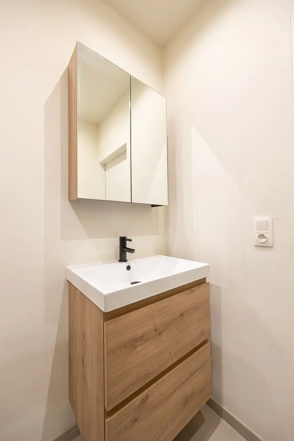 Gerenoveerd appartement met terras foto 8