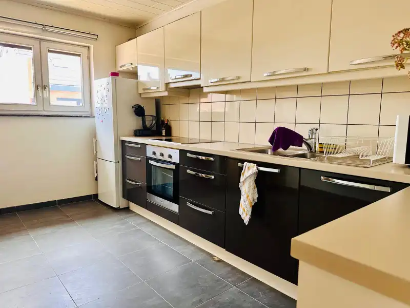 Aangenaam appartement op de eerste verdieping met garage en extra staanplaats foto 7