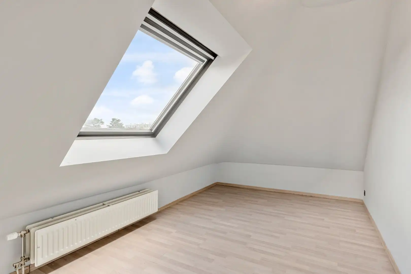 Recent gerenoveerd Duplex appartement met 3 slaapkamers en garagebox in het centrum van Hasselt. foto 15